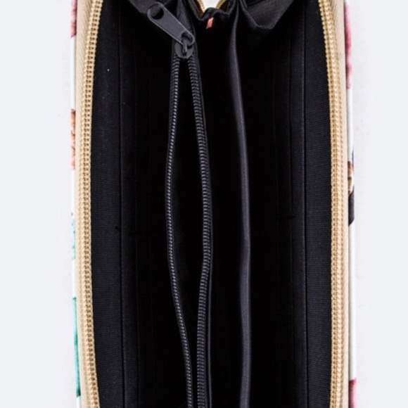 🌟JUST IN🌟 Summer Fun Wallet - Picture 3 of 4